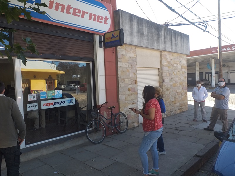 A partir de hoy en los locales de Rapipago, aceptarán efectivo