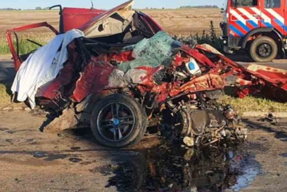   Daireaux: Dos muertos en un impactante choque entre un auto y un camión