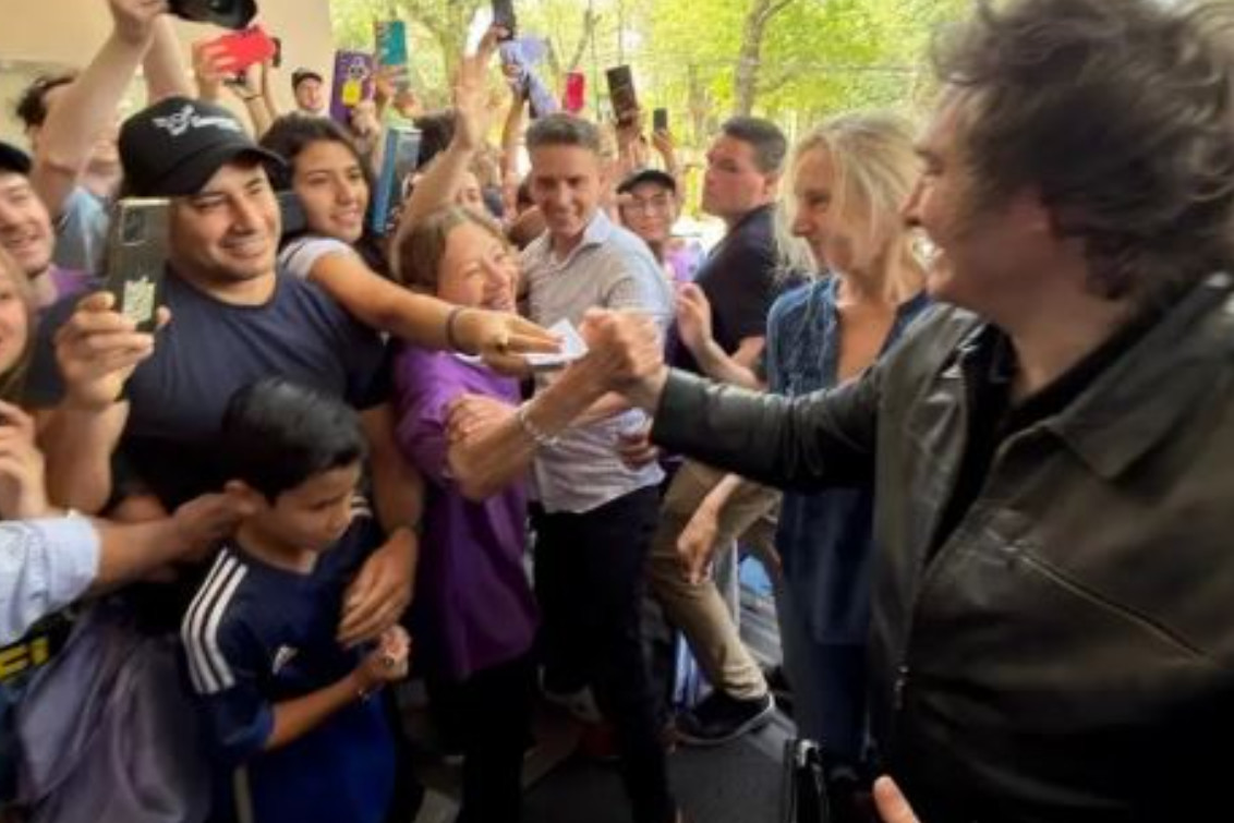  Milei estuvo en Corrientes junto a Virginia Gallardo en una recorrida