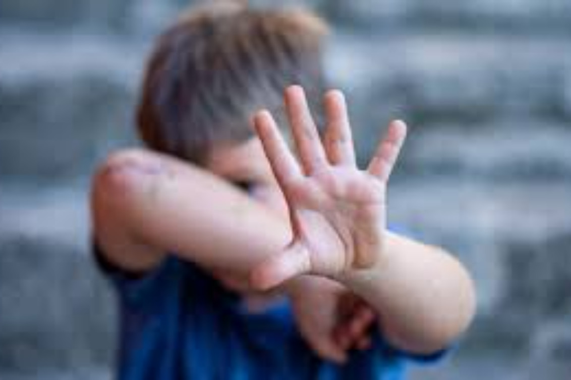  En Tres Arroyos: Denuncian a docente por clavarle un  lápiz en la espalda de un alumno de 6 años