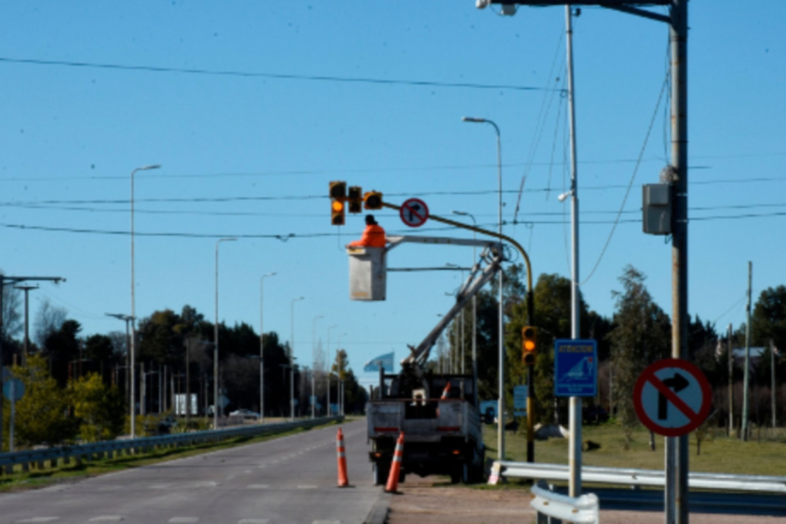  Se solicita la restitución del cronómetro en el semáforo de Av. Presbítero Amirín y Colón