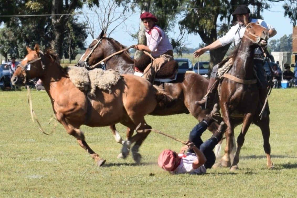  El Fogón de los Gauchos anunció jineteada, baile campero y su cena aniversario