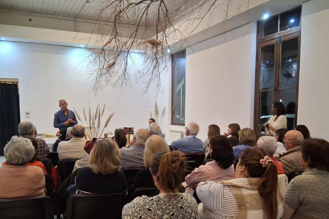   Gran convocatoria en la presentación de “Lazos del Tiempo” en Casa del Bicentenario