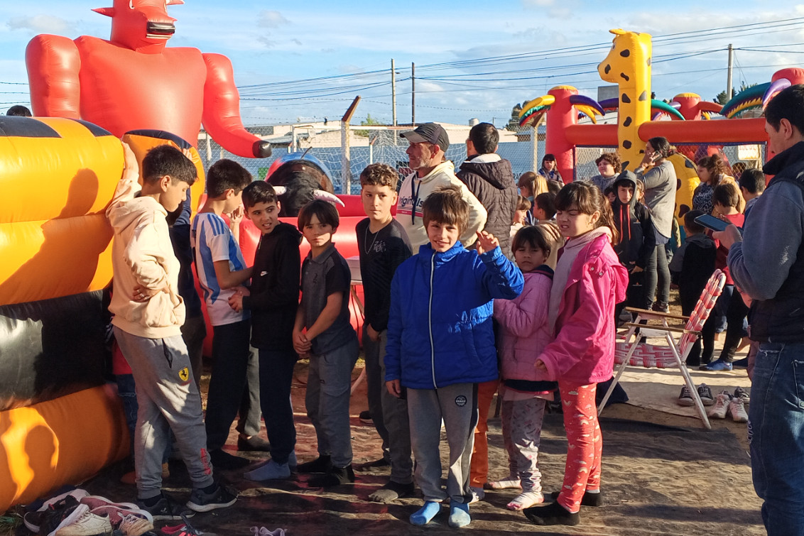   El Divisorio celebró la Primavera con juegos, merienda y gran participación infantil