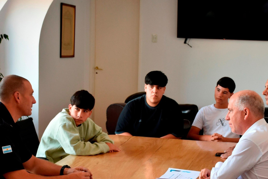 LOS JÓVENES QUE RESCATARON A UN VECINO PRINGLENSE DE UN INCENDIO RECIBIERON UN RECONOCIMIENTO