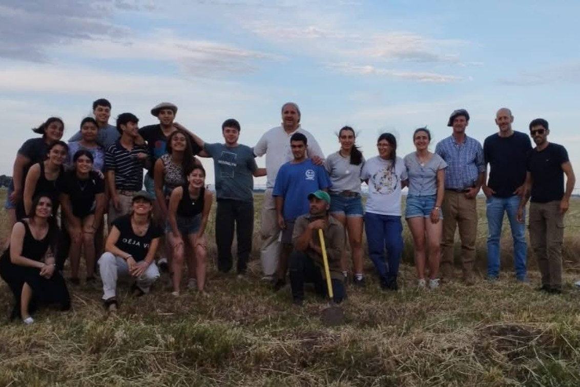 Alumnos del Cept Nº 3 forestaron el camino a Lartigau