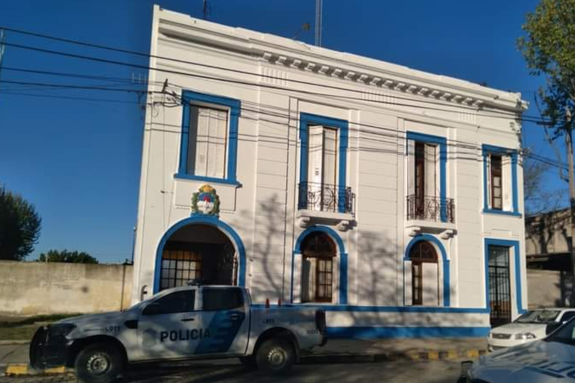 Investigan el robo de $300.000 a un vecino de 78 años en su vivienda