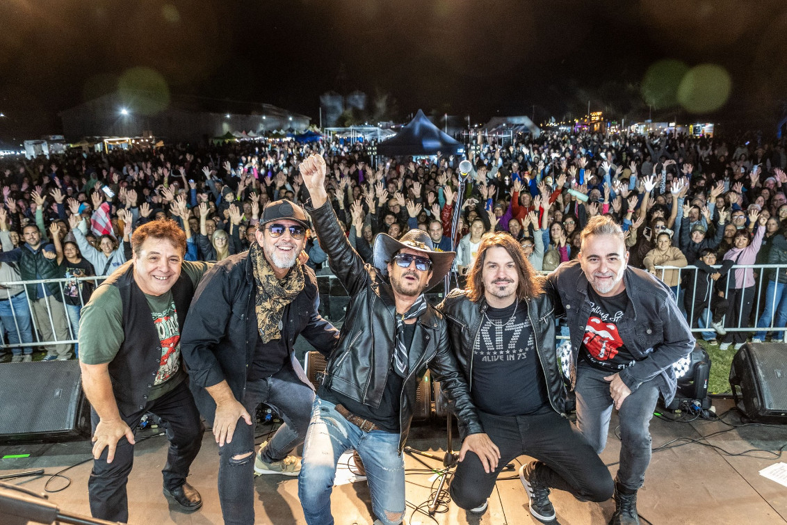 Una multitud disfrutó del cierre de la 11° Fiesta Provincial de la Vendimia en Saldungaray