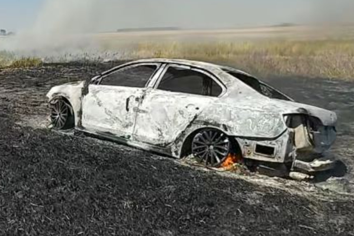 Pérdidas totales tras el incendio de un automóvil en Ruta 51