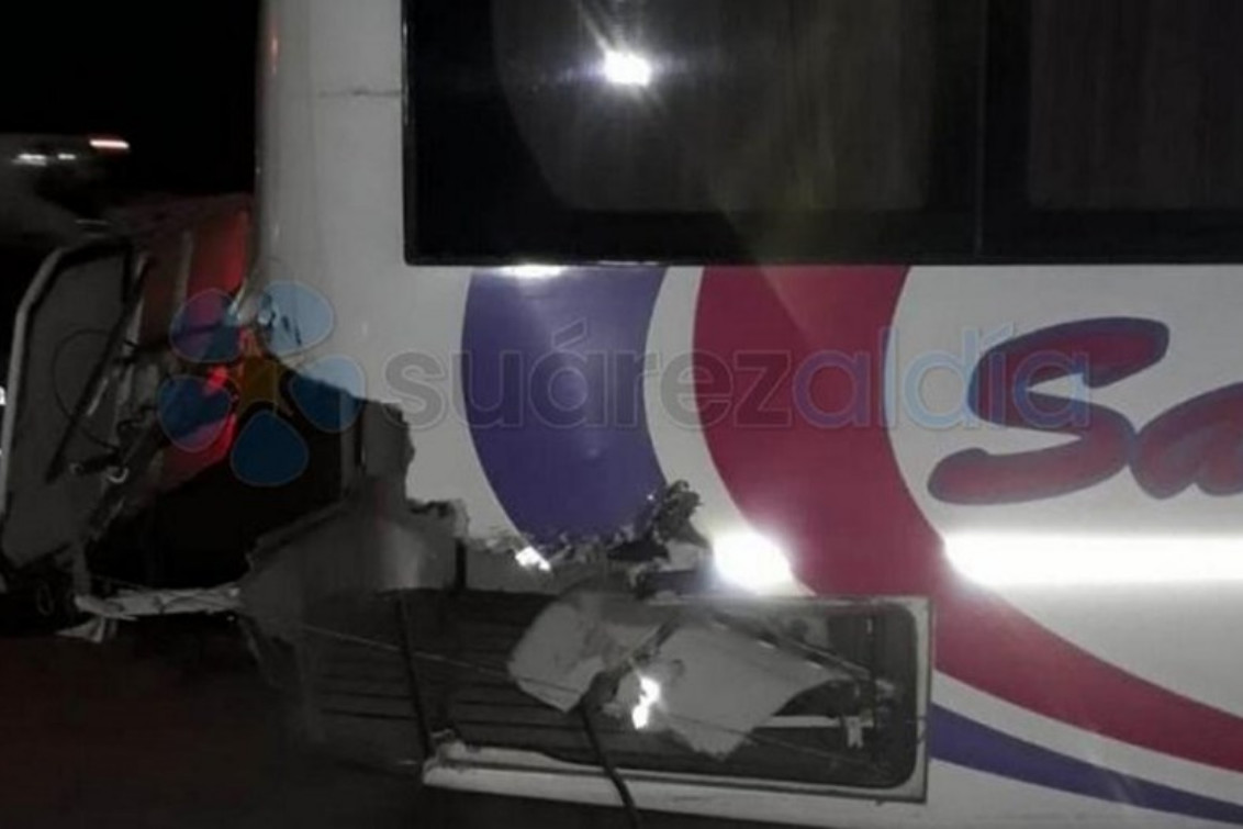  Pigüé: un minibus de pasajeros fue rozado por el tren que viajaba hacia Bahía Blanca