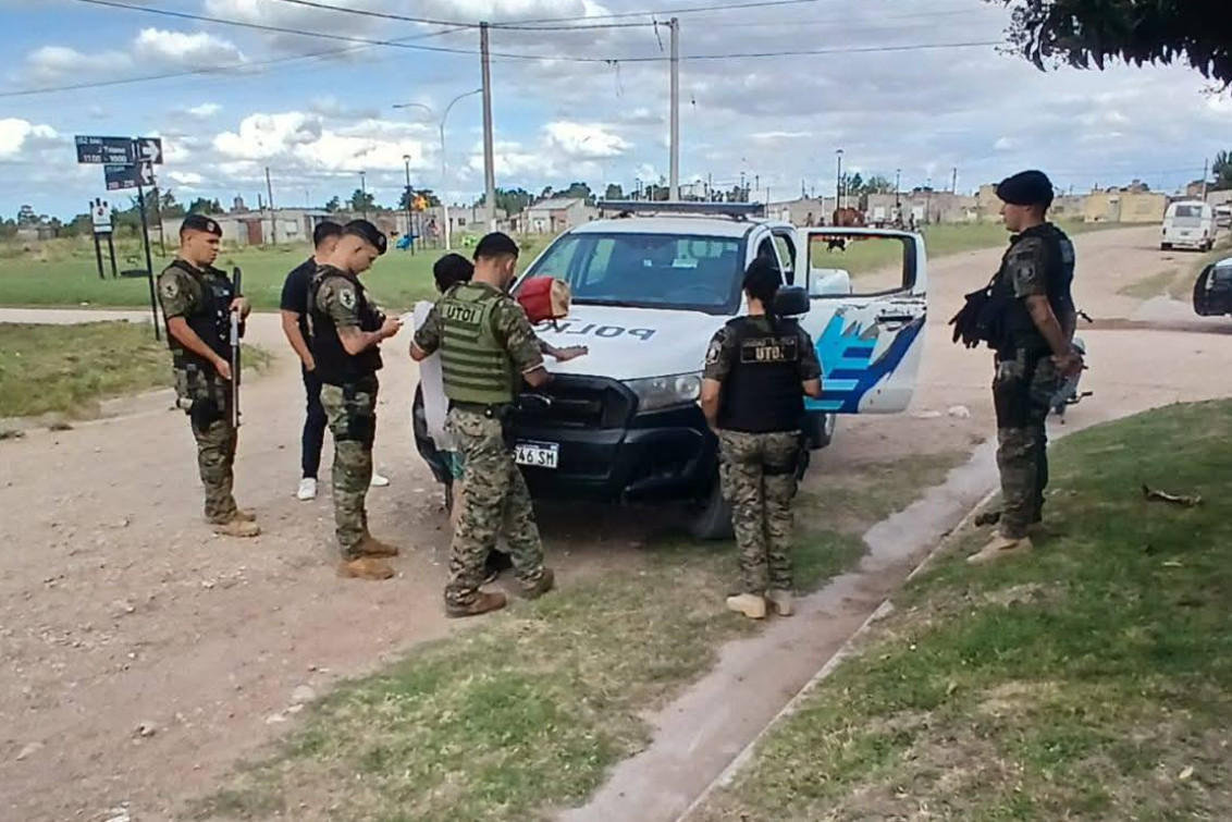 Doble operativo policial: droga y moto roba en Pringles