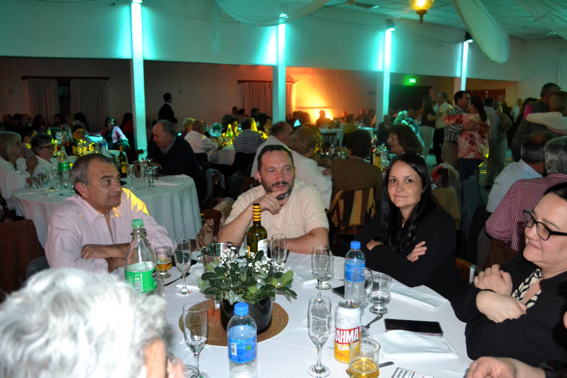  El Fogón de los Gauchos celebró su 77° aniversario con una gran cena show