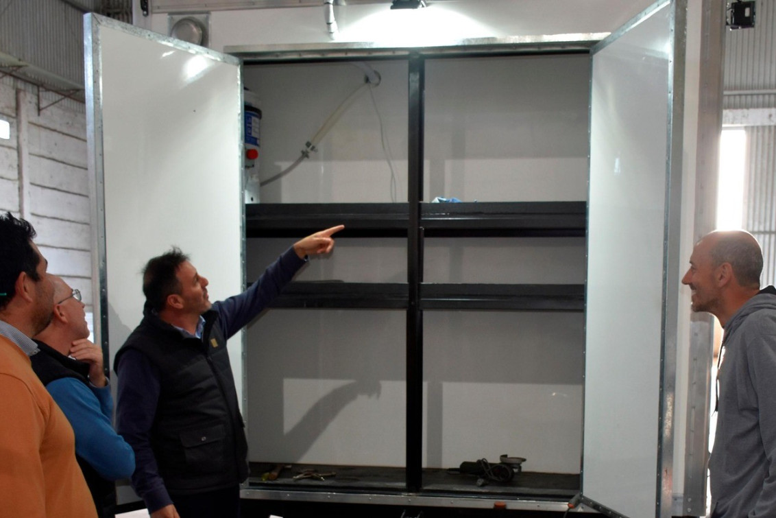  El Intendente Matzkin visitó la fábrica de casillas rurales “Bunker Agro” en el Parque Industrial