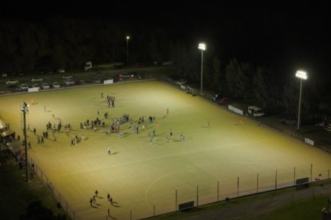  LA CANCHA DE HOCKEY ya cuenta con iluminación propia