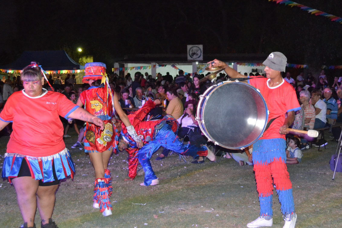  El corso barrial tendrá su segunda noche en la plazoleta Eva Perón