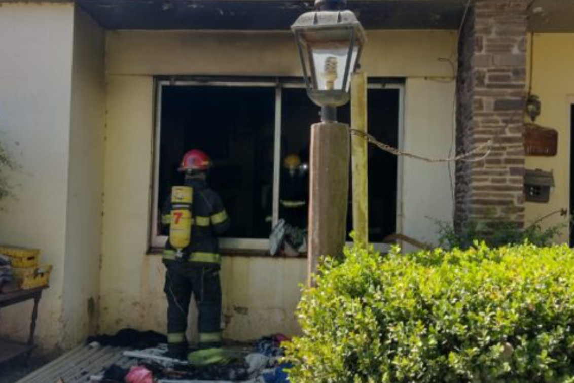 Sierra de la Ventana: Un hombre resultó gravemente herido en un incendio en el Barrio Golf