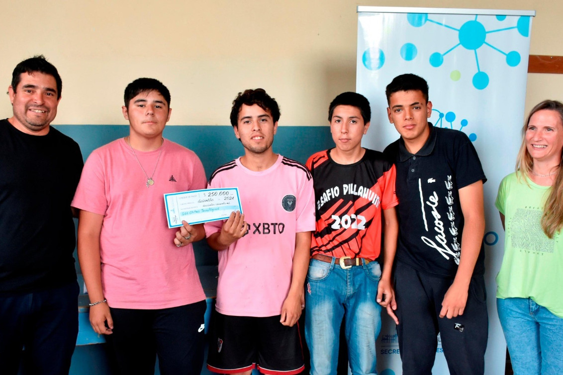  SE ENTREGARON LOS PREMIOS A LOS GANADORES DEL CONCURSO TECNO CHALLENGE 24 