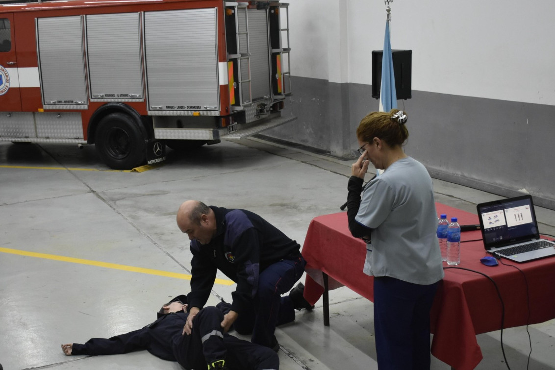 Curso de Primeros Auxilios, RCP y DEA en el Cuartel de Bomberos Voluntarios