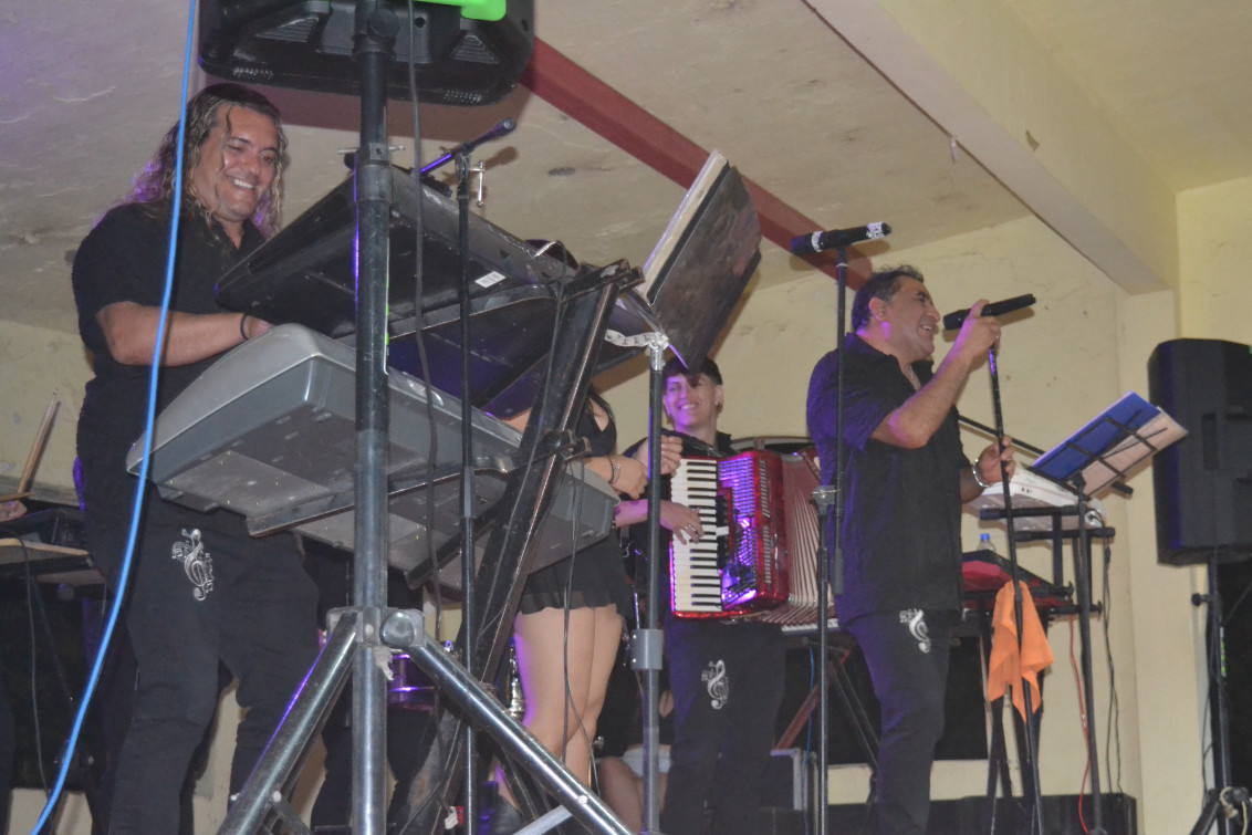  Con éxito y buena respuesta del público se llevó a cabo el Gran Baile Familiar