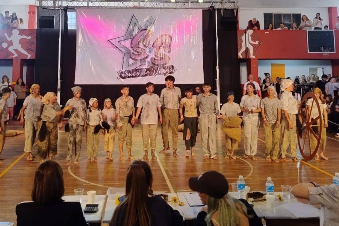 “El Fogón de los Gauchos” brilló en el Torneo de Danzas de Coronel Suárez