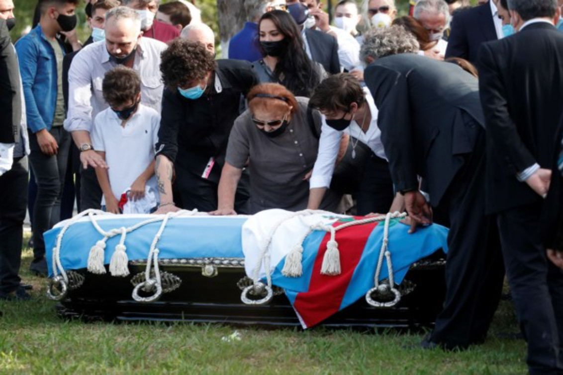 Despidieron los restos de Menem en el cementerio islámico de La Tablada