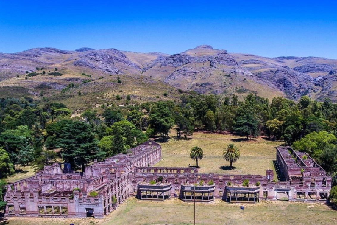 Firman convenio para avanzar en la puesta en valor del Club Hotel de la Ventana