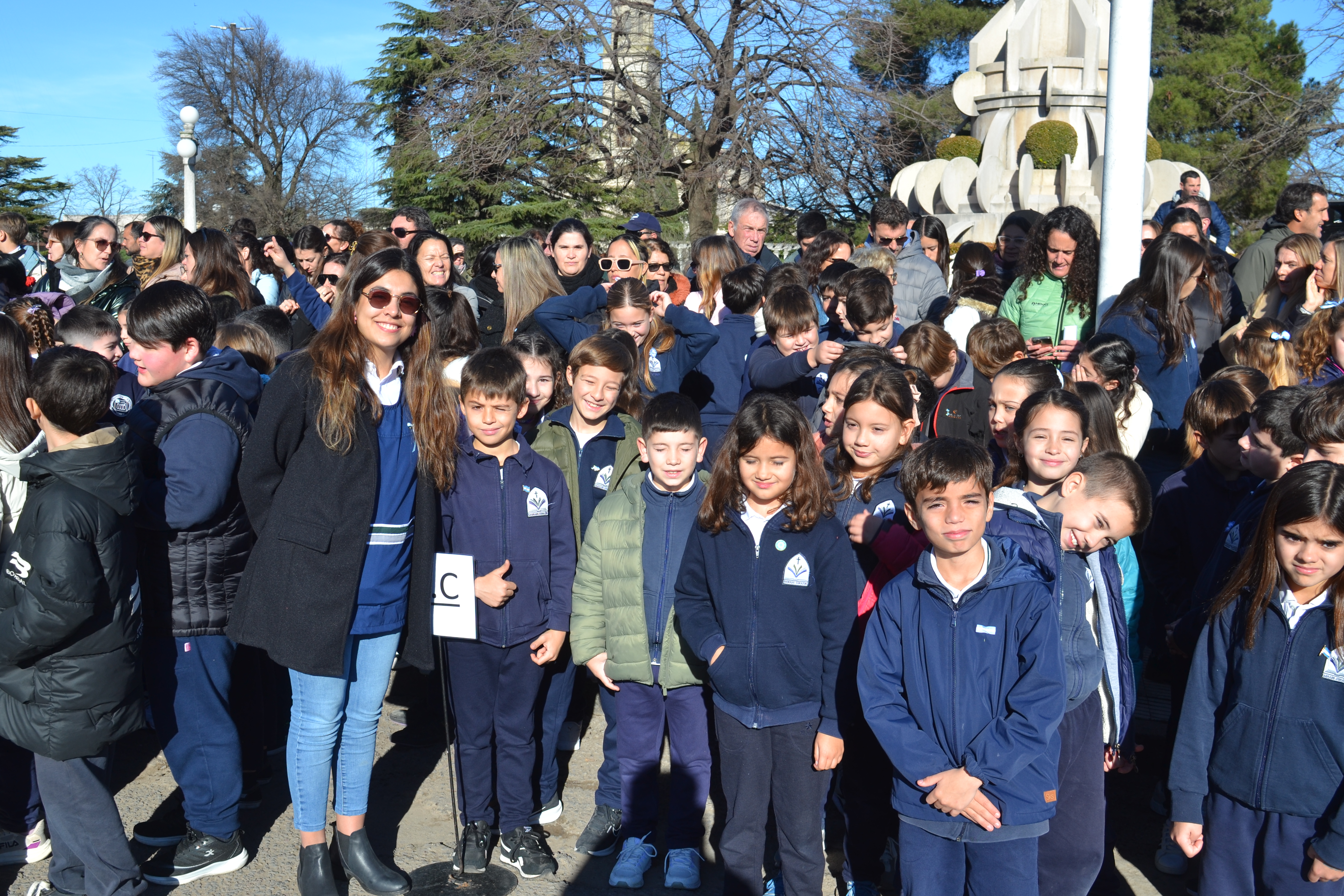  Más de 390 alumnos de cuarto año realizaron la Promesa de Lealtad a la Bandera