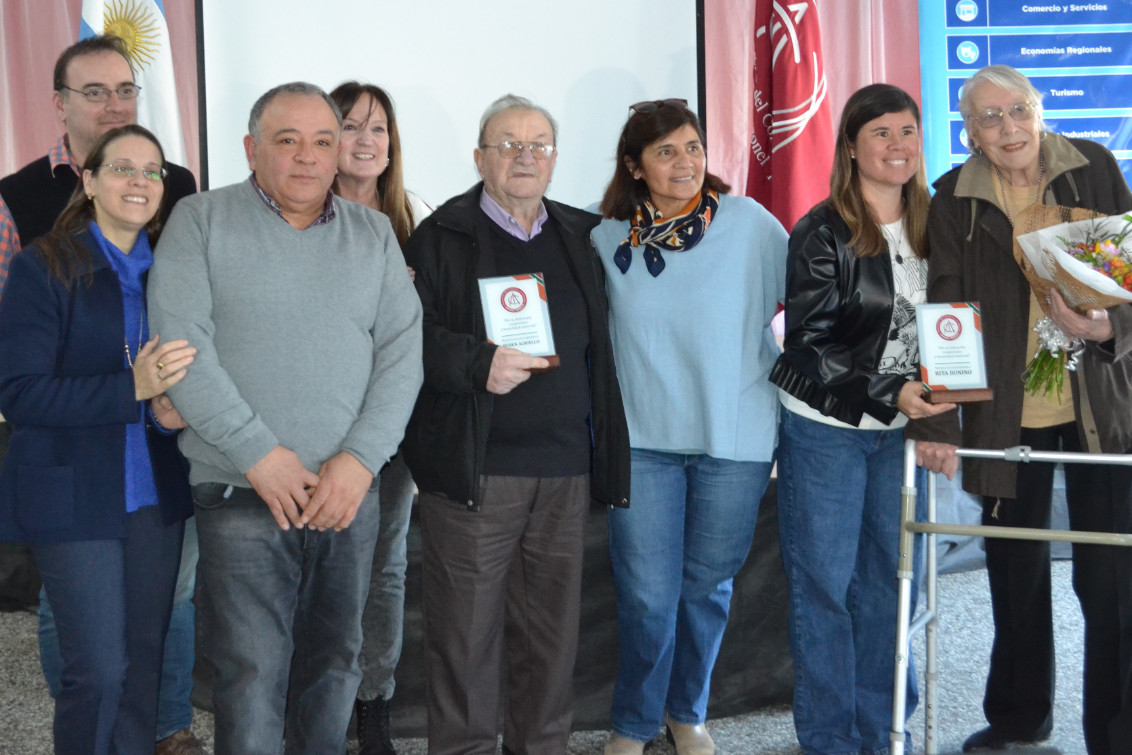  Emotivo reconocimiento a Rita Bonino y Rubén Agriello