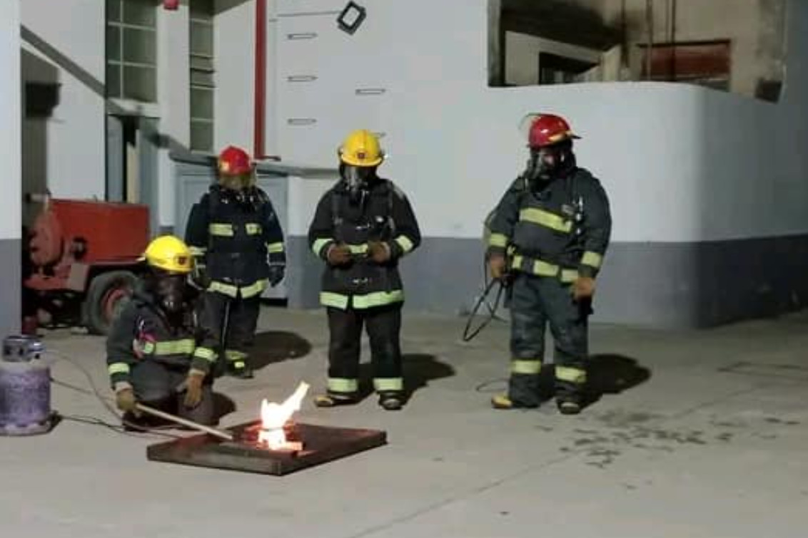 CAPACITACIÓN DE BOMBEROS VOLUNTARIOS