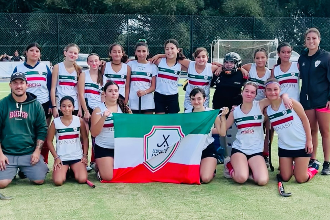 Treintones con las Mamis del Club de Pelota
