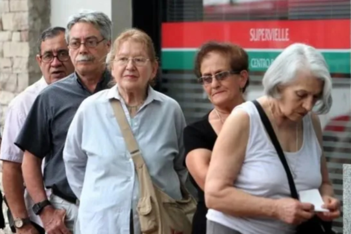 El Gobierno oficializó un aumento del 3,73% en jubilaciones y asignaciones familiares desde mayo