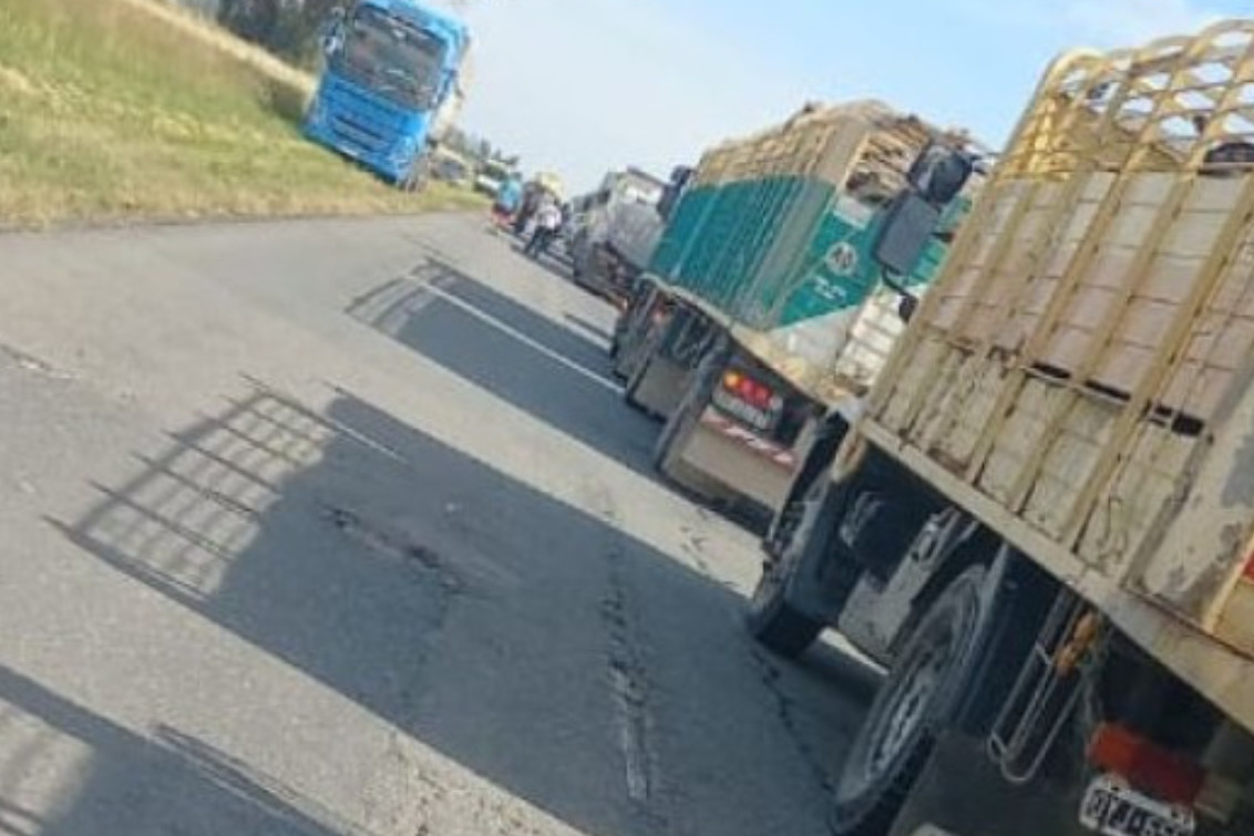 Choque frontal en la 86: un motociclista muerto