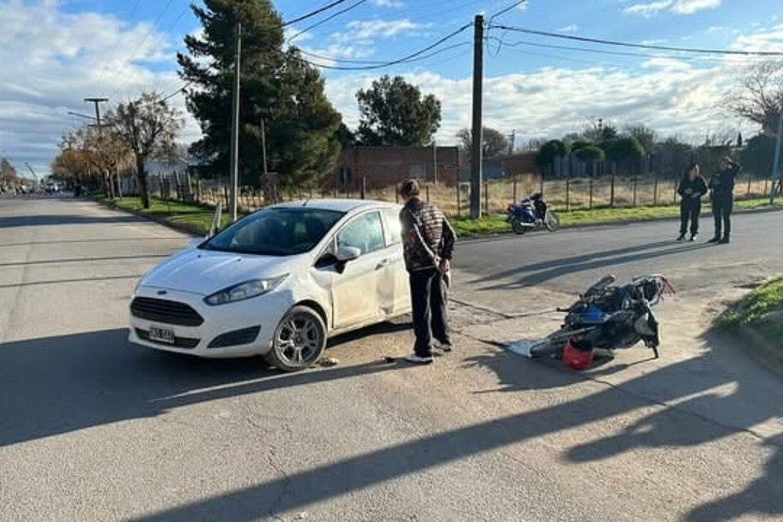 Tragedia en Dorrego: un motociclista murió tras chocar contra un auto  