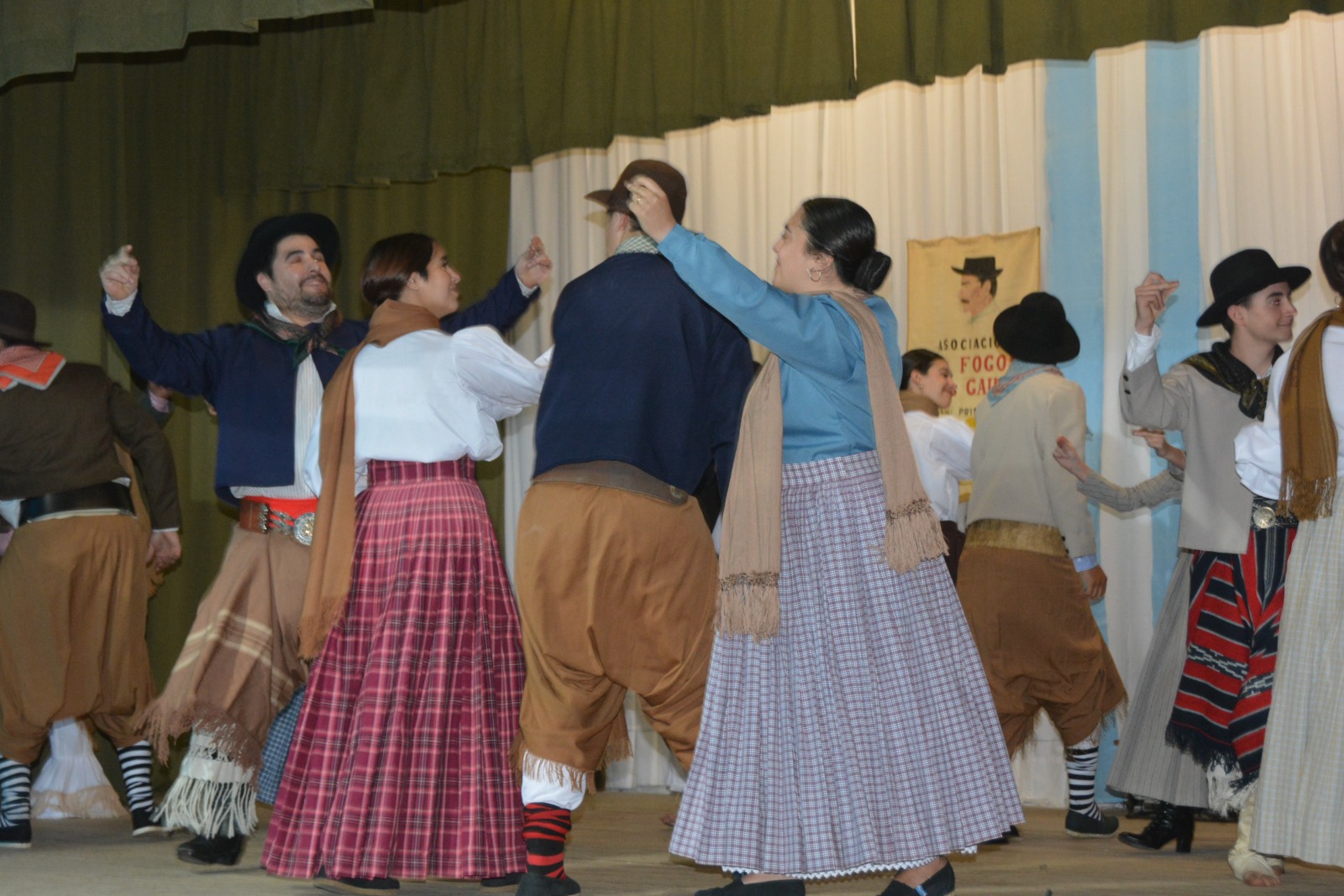  El Fogón de los Gauchos celebró con éxito sus 78 años en el renovado salón Martín Iribertegui