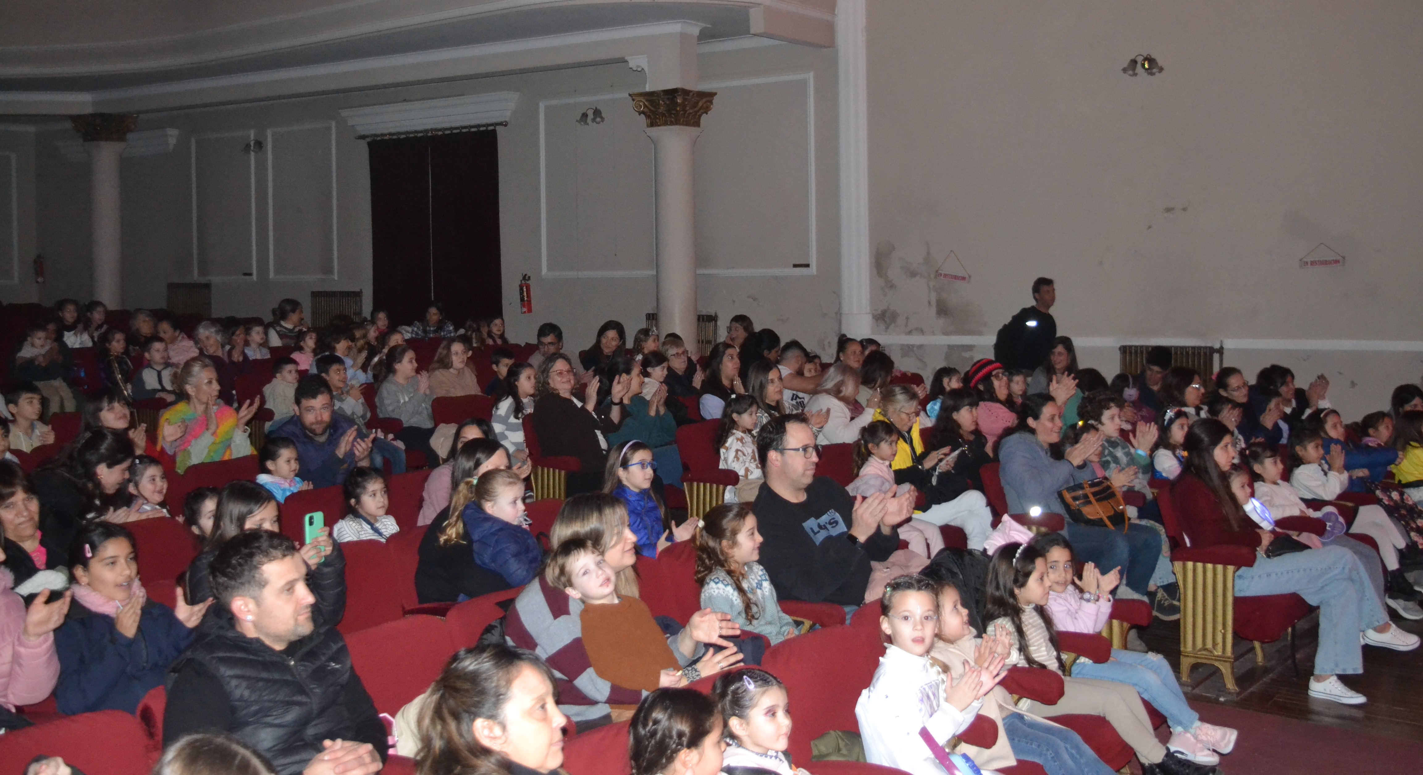   Con una sala colmada, “Fantasy Show” conquistó al público en el Teatro Español de Coronel Pringles