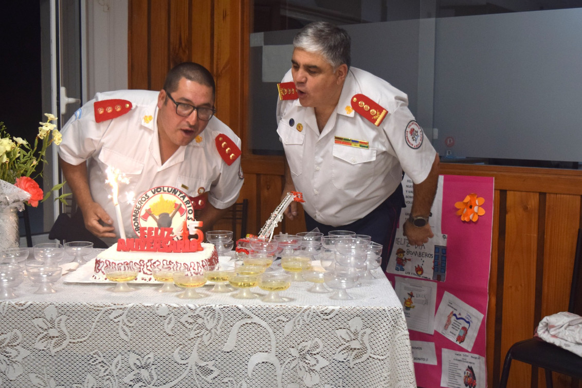 Ni el fuego ni la tormenta opacaron los 45 años de los Bomberos Voluntarios de Indio Rico