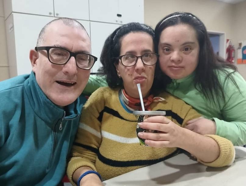 Exitoso torneo solidario de pádel recaudó casi un millón de pesos para el Centro de Día y Hermandad