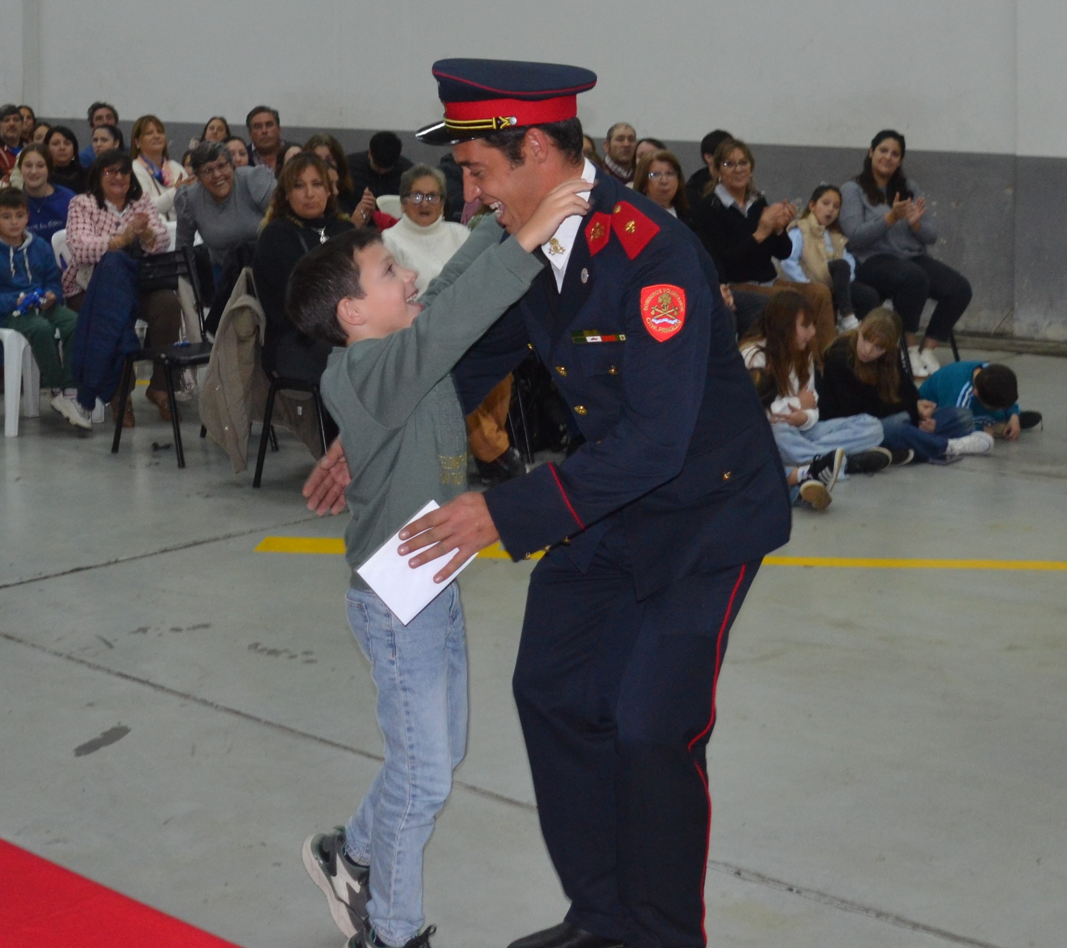 Emotivo acto en el cuartel local para homenajear a los Bomberos