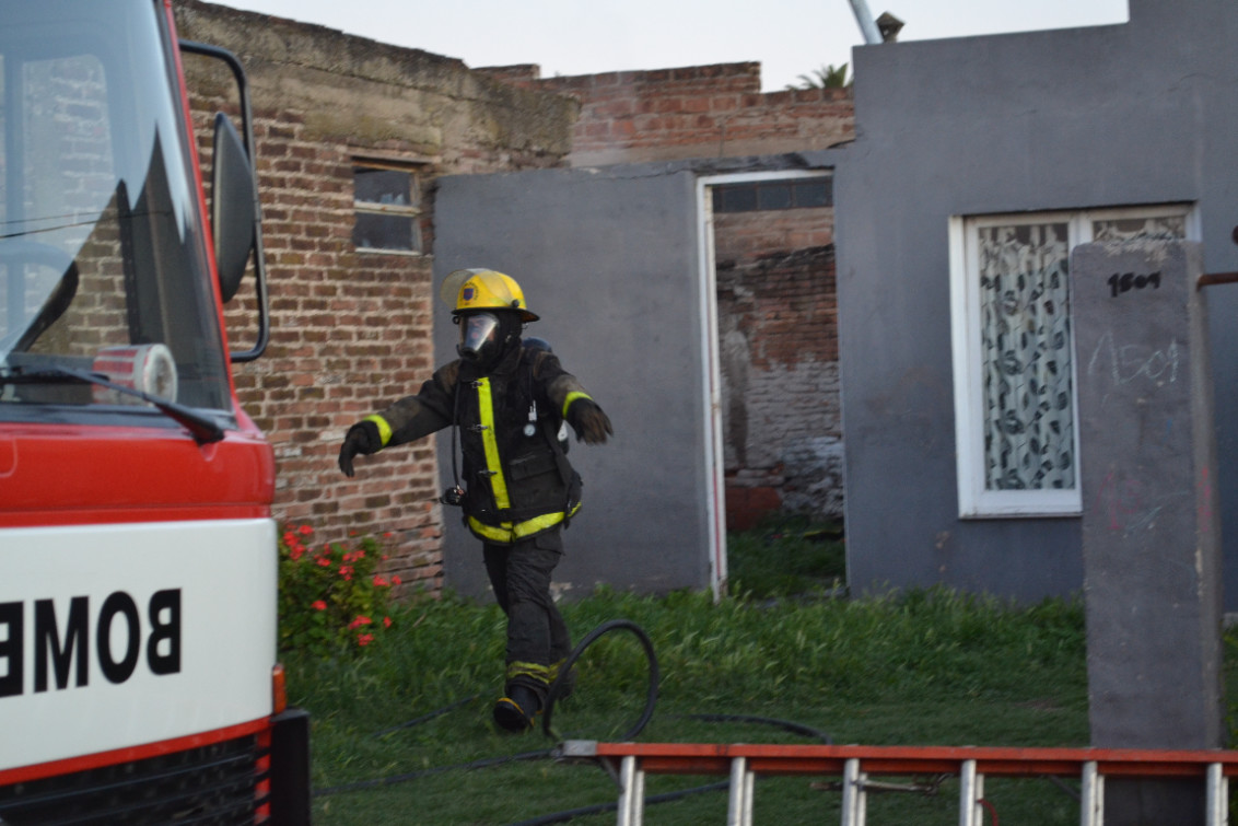  Principio de incendio en una vivienda movilizó a los bomberos