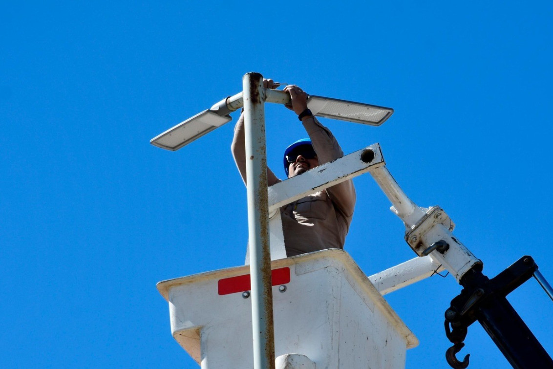   Recambio de luces LED en la rotonda de las rutas 51 y 85