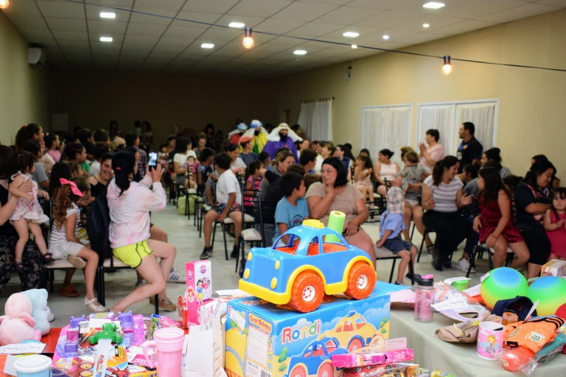 “Reyes por un Día: La Iniciativa Solidaria de Diseñados para Vencer cumple 15 años de Ilusiones