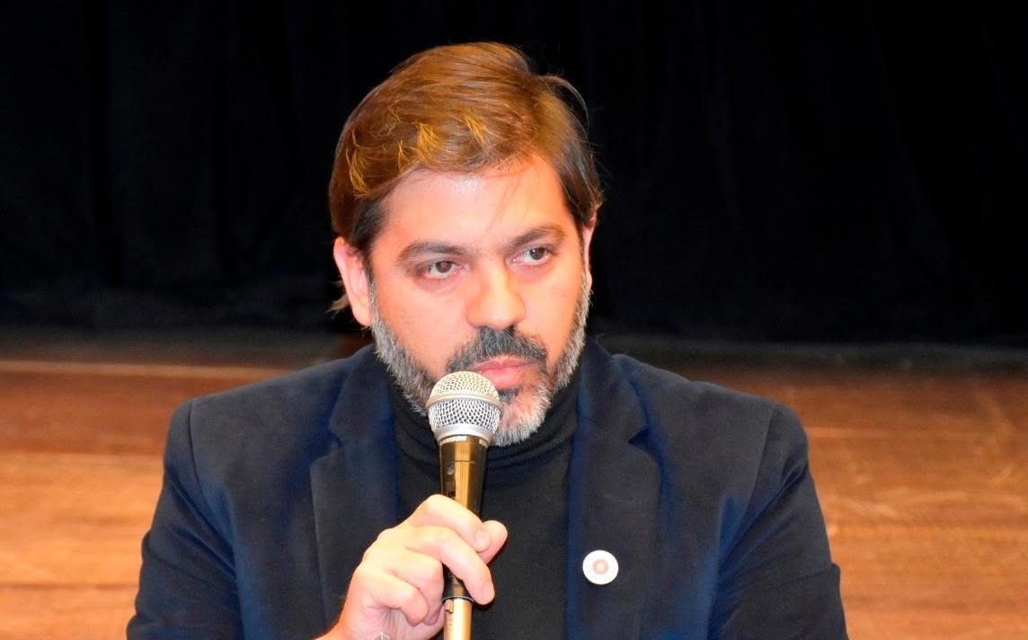  Carlos Bianco llega hoy a Pringles para inaugurar obras y entregar escrituras y computadoras
