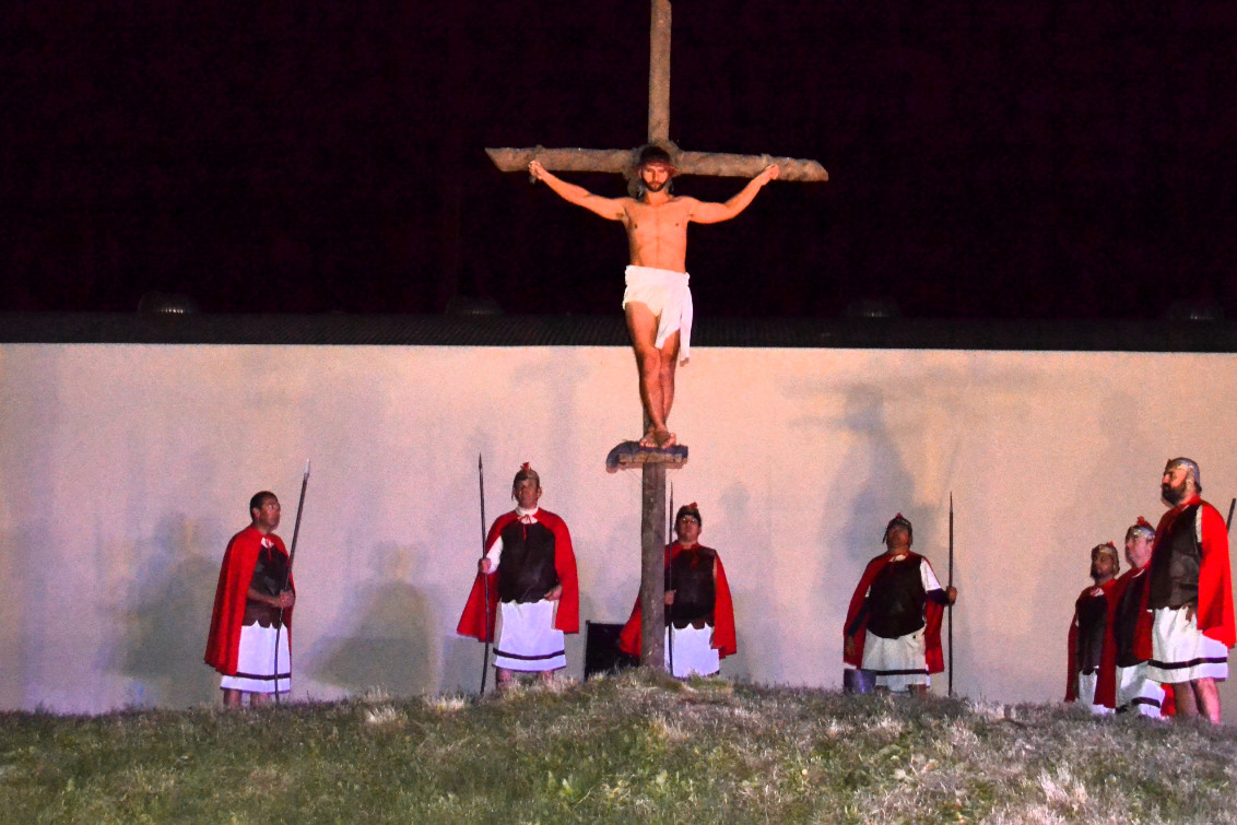   Emotivo Vía Crucis Viviente en memoria de Omar Genaro Diez
