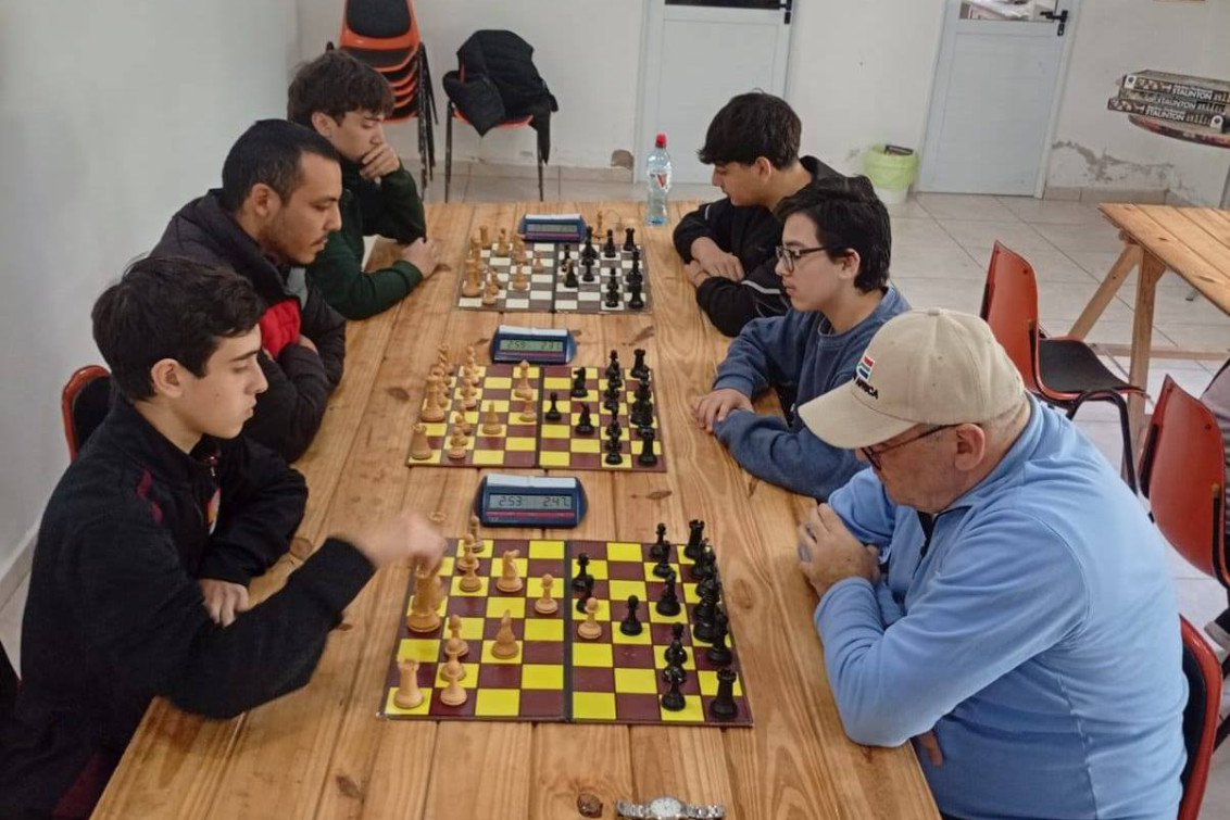 Cabanillas y Bayugar movieron mejor las piezas y se quedaron con la primera fecha