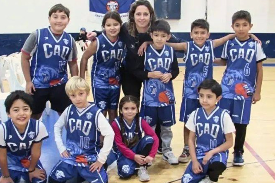 Otra jornada a puro básquet en Almaceneros