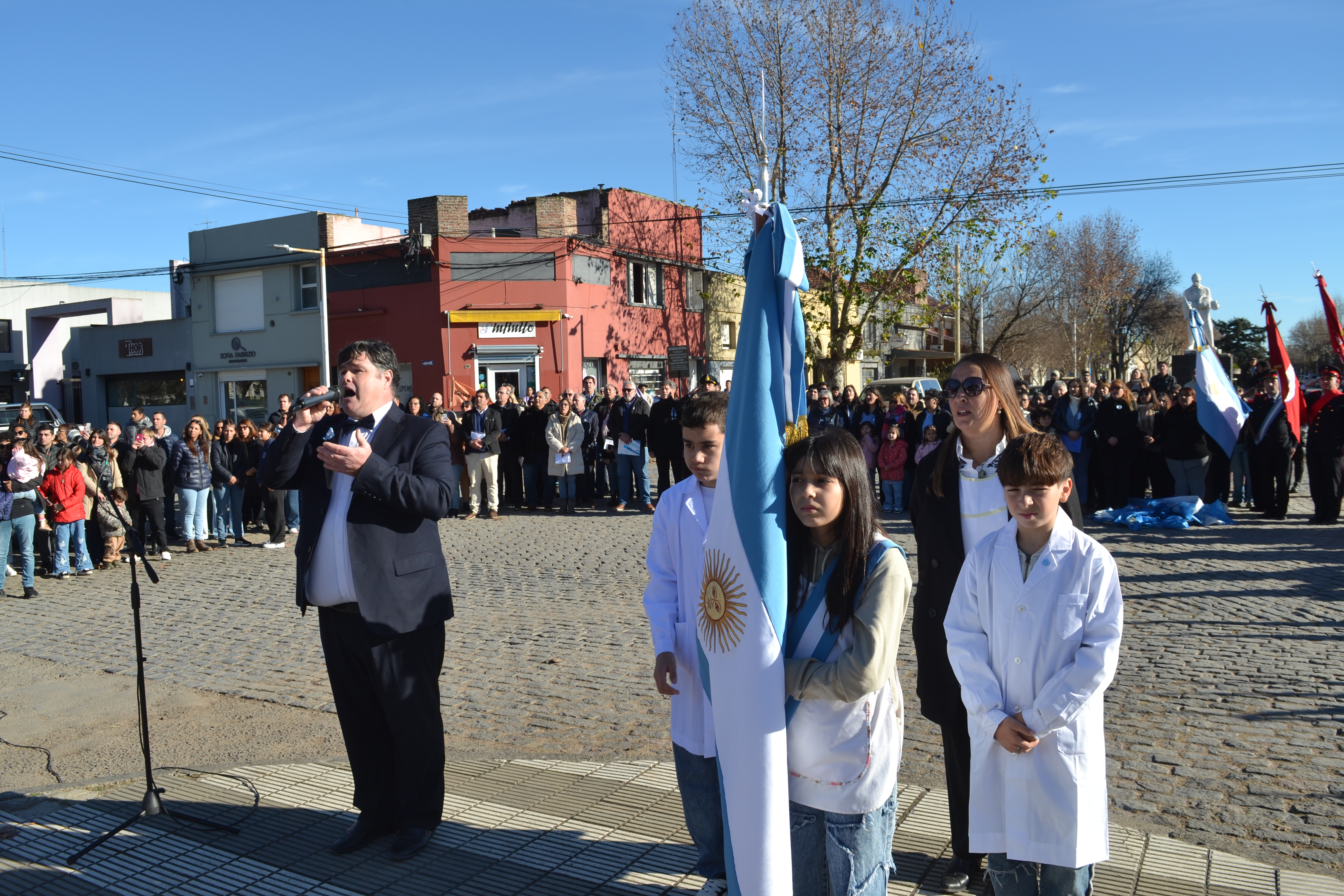  Más de 390 alumnos de cuarto año realizaron la Promesa de Lealtad a la Bandera