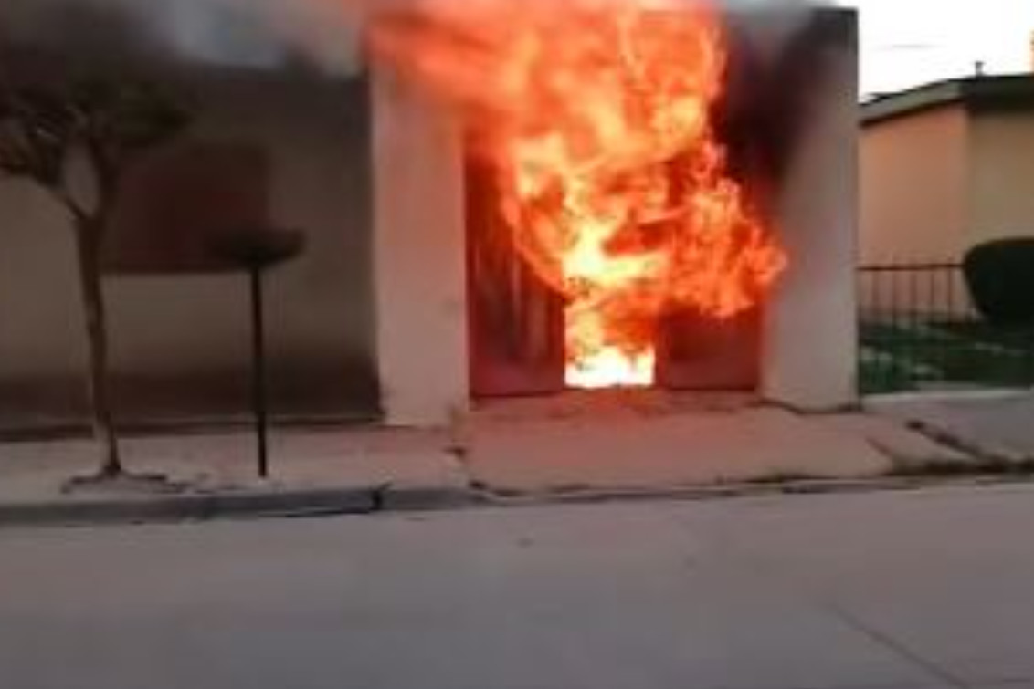 Cinco jóvenes arriesgaron todo para rescatar a un vecino de una vivienda incendiada