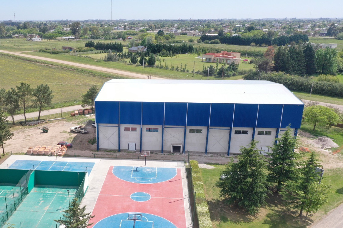  Avanza la construcción del Polideportivo en el Balneario Municipal de Coronel Pringles