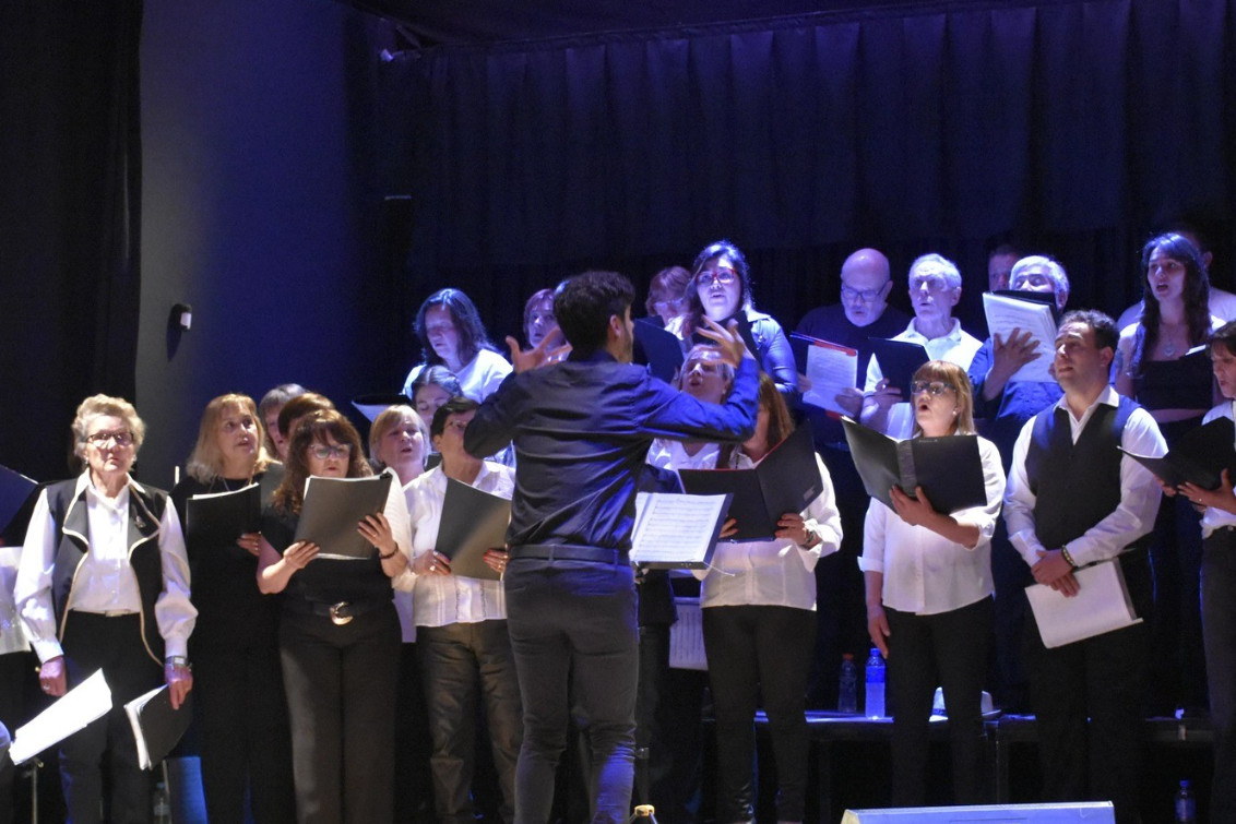  El talento local brilló en Así Cantamos, una noche de música en la Casa del Bicentenario