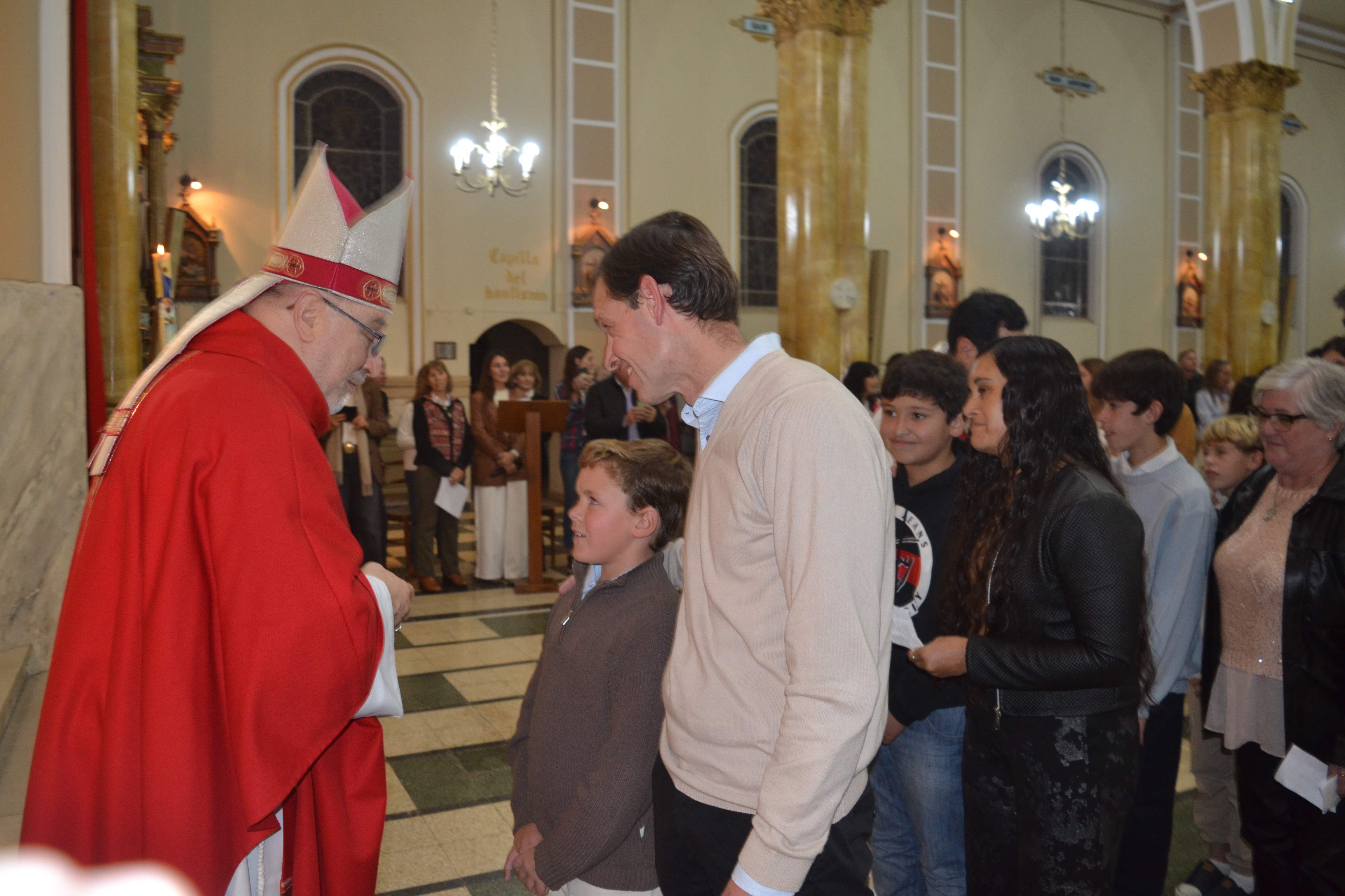  Emotiva celebración de Confirmación en la Parroquia Santa Rosa de Lima